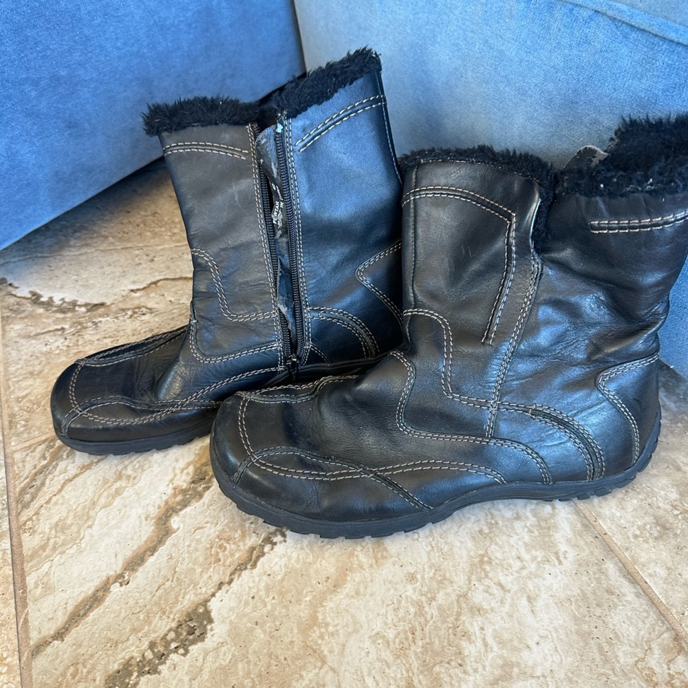 Aldo women’s Black Leather Fur-Lined Boots